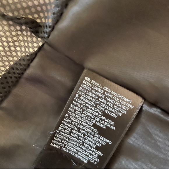 The North Face Winderbreaker - Picture 3 of 5